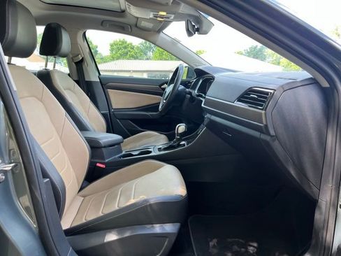 Used 2019 Volkswagen Jetta SEL Premium FWD image 22