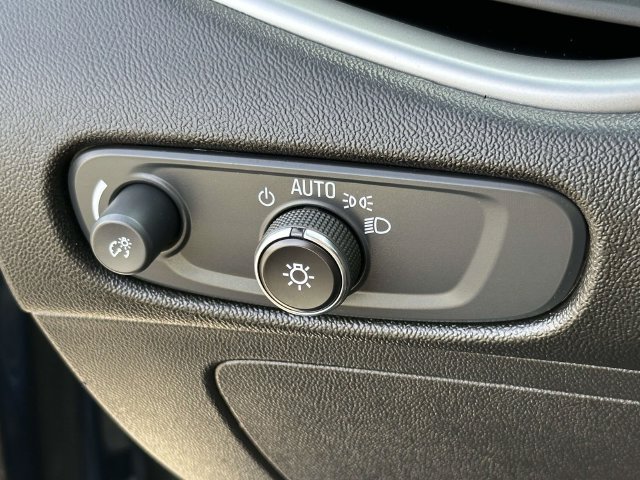 Used 2025 Chevrolet Malibu LT FWD image 12