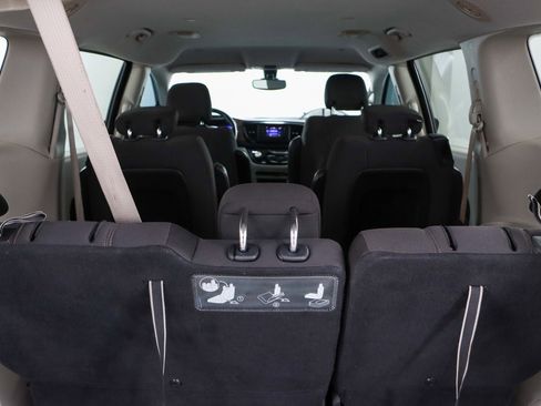 Used 2017 Chrysler Pacifica LX image 30