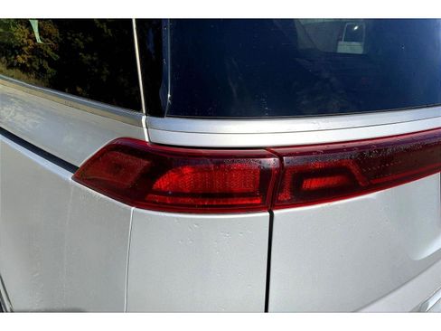 Used 2023 Kia Carnival LX image 29