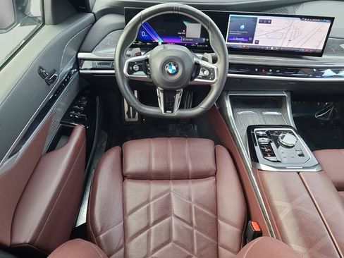 Used 2023 BMW 760i xDrive image 15