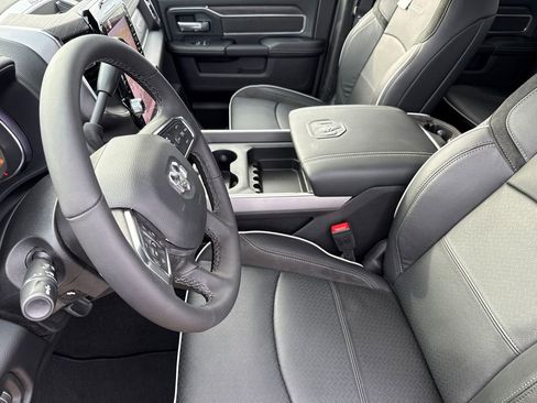 New 2026 RAM 2500 Laramie AWD/4WD image 17