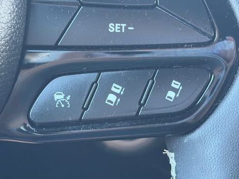 Used 2025 Chrysler Pacifica Limited FWD image 50