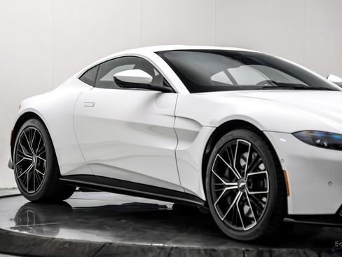 Used 2022 Aston Martin V8 Vantage Coupe RWD image 31