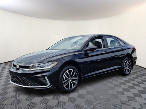 Certified 2026 Volkswagen Jetta SE FWD image 3
