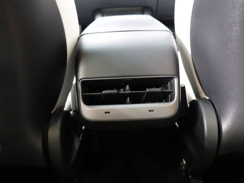 Used 2022 Tesla Model Y Long Range image 44