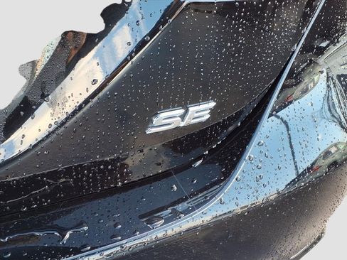 Used 2023 Toyota Camry SE image 9
