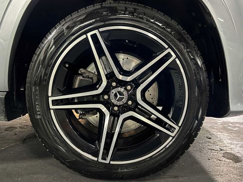 Certified 2025 Mercedes-Benz GLS 450 4MATIC image 9