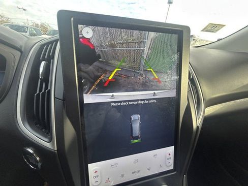 Used 2023 Ford Edge SEL image 17