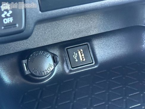 Used 2025 Toyota RAV4 XLE image 23