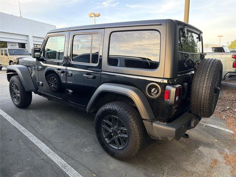 Used 2025 Jeep Wrangler Sport S image 5
