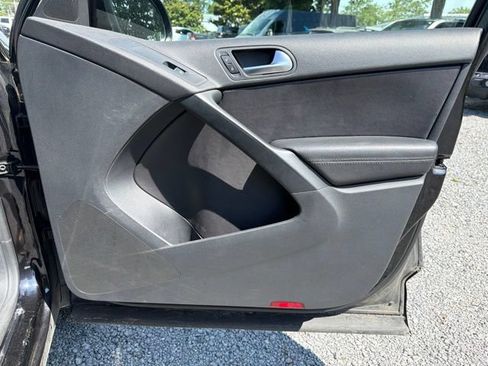 Used 2017 Volkswagen Tiguan Wolfsburg Edition FWD image 9