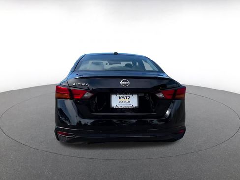 Used 2025 Nissan Altima 2.5 SV FWD image 12