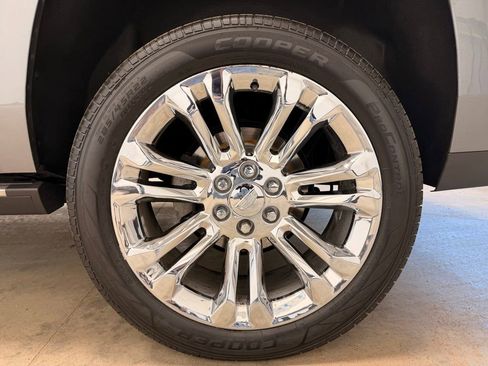 Used 2020 Cadillac Escalade ESV Premium Luxury w/ LPO, Radiant Package image 9