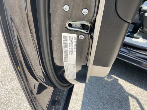 Used 2024 Chrysler Pacifica Touring-L FWD image 21