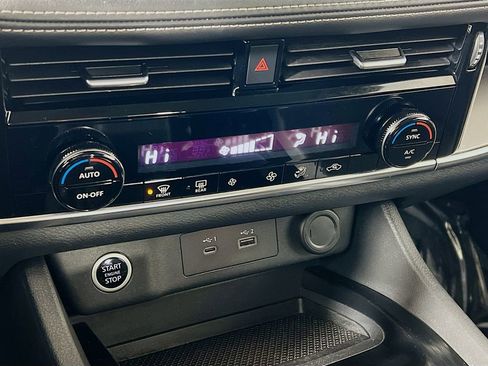 Used 2022 Nissan Rogue SV image 15