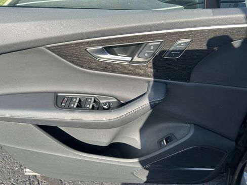 Certified 2025 Audi Q7 3.0T Premium Plus image 4