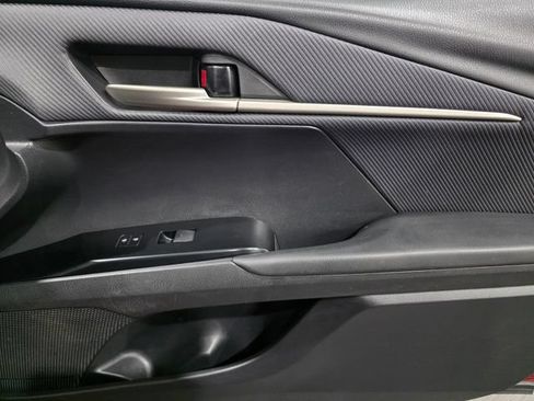 Used 2025 Toyota Camry SE FWD image 13