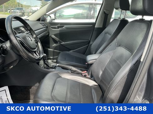 Used 2018 Volkswagen Passat 2.0T R-Line FWD image 11