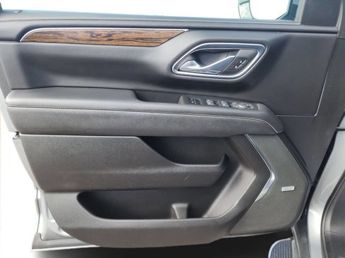 Used 2023 Chevrolet Suburban Premier image 18