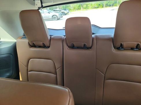 Certified 2022 Nissan Pathfinder Platinum w/ Cargo Package AWD/4WD image 10