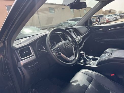 Used 2014 Toyota Highlander Limited w/ Driver Technology Package AWD/4WD image 12