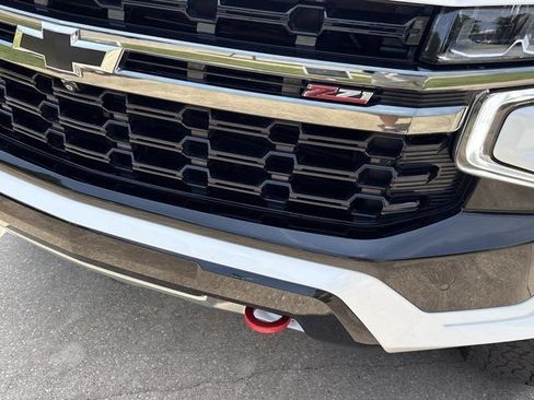 Used 2022 Chevrolet Tahoe Z71 w/ Luxury Package AWD/4WD image 13