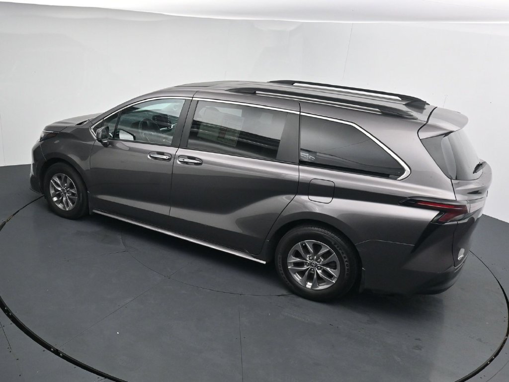 Used 2023 Toyota Sienna XLE w/ XLE Plus Package AWD/4WD image 13