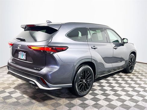 Certified 2024 Toyota Highlander XSE image 8