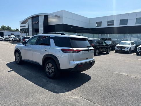 Used 2025 Nissan Pathfinder SV AWD/4WD image 3