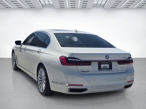 Used 2022 BMW 740i w/ Premium Package RWD image 5
