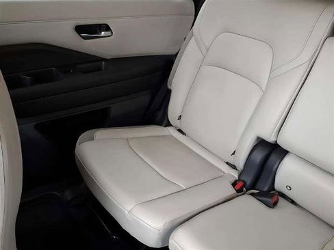 Certified 2023 Nissan Pathfinder SL w/ Lighting Package (N92) image 16