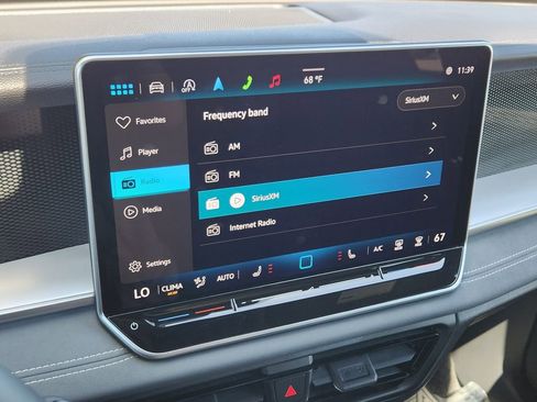 Used 2025 Volkswagen Tiguan SE R-Line AWD/4WD image 8