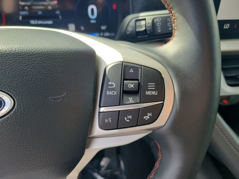 Used 2025 Ford Explorer Active w/ Active Comfort Package RWD image 30
