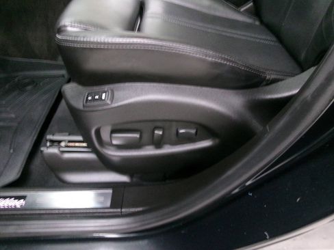 Used 2014 Cadillac SRX Luxury w/ Driver Awareness Package AWD/4WD image 21