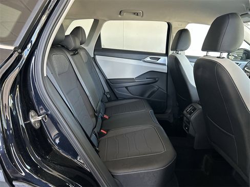 Certified 2025 Volkswagen Taos SE image 32