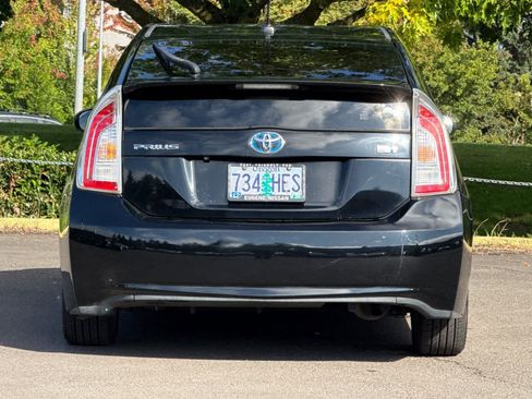 Used 2015 Toyota Prius Five FWD image 7