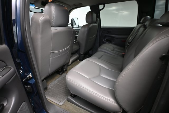Used 2005 Chevrolet Silverado 2500 LS w/ Heavy-Duty Power Package AWD/4WD image 19
