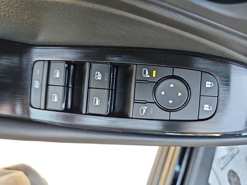 Used 2025 Nissan Rogue S FWD image 24