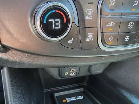Used 2023 Chevrolet Traverse LT w/ LT Premium Package AWD/4WD image 33