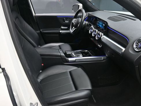 Used 2020 Mercedes-Benz GLB 250 GLB 250 w/ Premium Package image 30