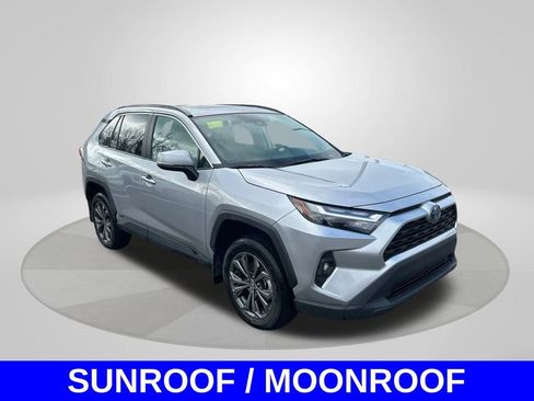 Used 2023 Toyota RAV4 XLE Premium image 3