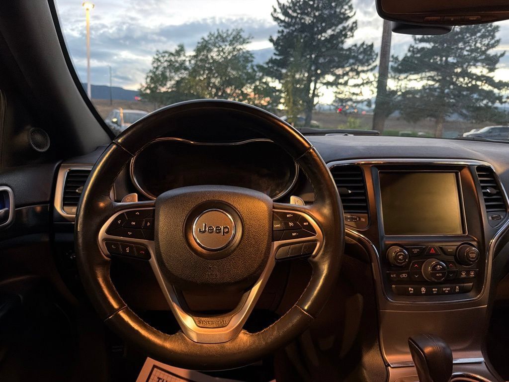 Used 2017 Jeep Grand Cherokee Altitude AWD/4WD image 22