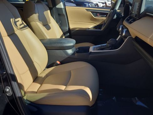 Used 2022 Toyota RAV4 XLE image 19