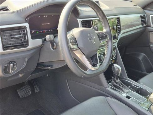 Used 2023 Volkswagen Atlas Cross Sport SE FWD image 9