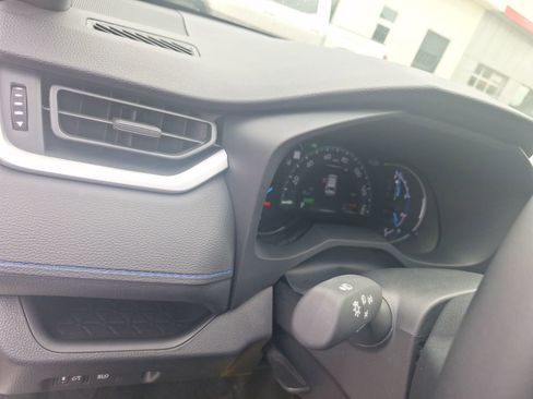 Used 2025 Toyota RAV4 SE image 20