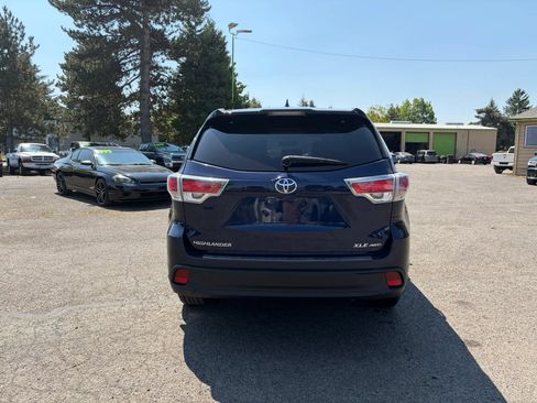 Used 2016 Toyota Highlander XLE AWD/4WD image 4