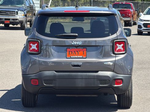 Used 2019 Jeep Renegade Latitude FWD image 6