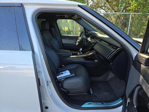 Used 2025 Land Rover Range Rover Sport S AWD/4WD image 3