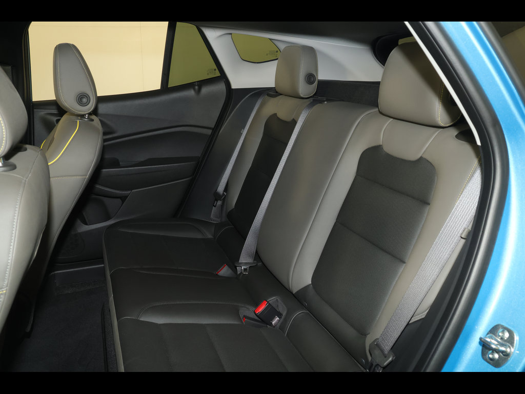 Certified 2025 Chevrolet Trax ACTIV w/ Driver Confidence Package FWD image 27